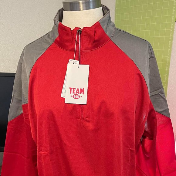 Men's Red Quarter-Zip Pullover/Sports/Outdoors - Picture 2 of 3